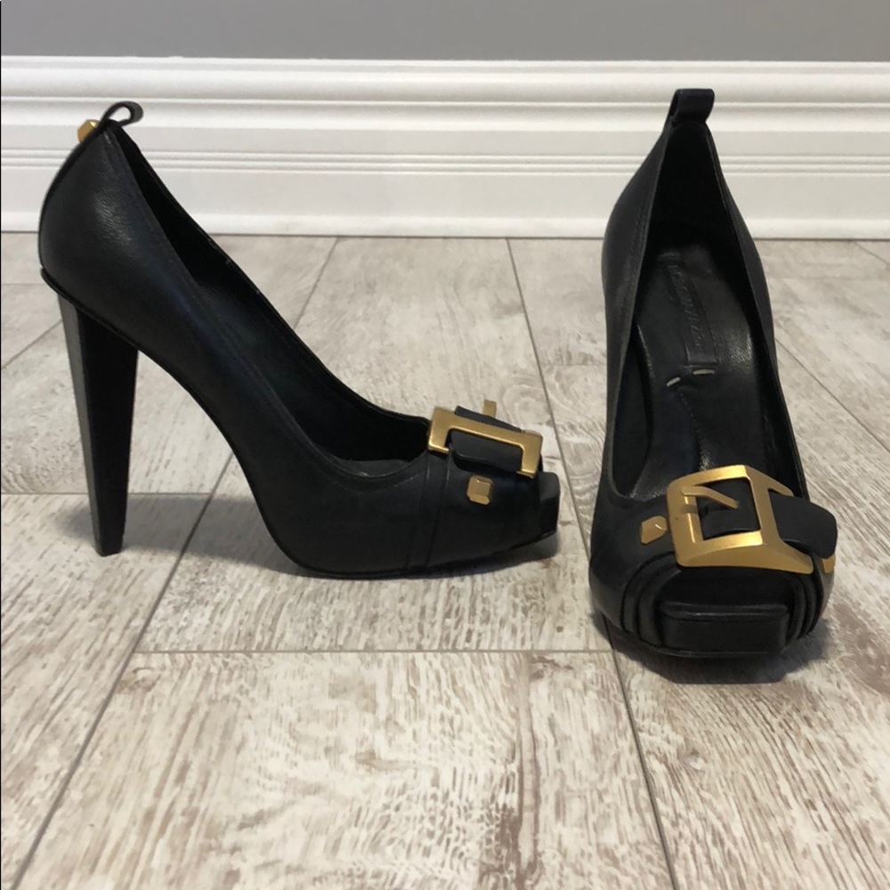 BCBGmaxazria pumps peep toe size 37 gold buckle
